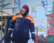 Нефтяник