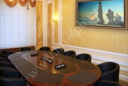Картина в переговорном зале офиса