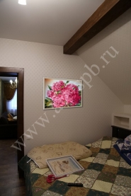 Картина в спальне