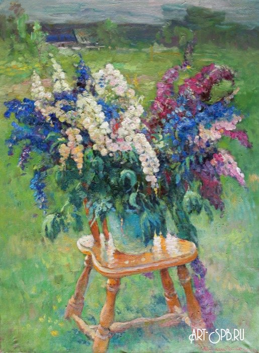 Люпины на стуле