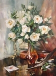 Шиповник в стеклянной вазе